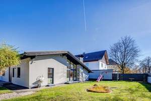 Stilvoller Bungalow 316 m²mit großem Garten in München-Lerchenau – Die vollständige Adresse der Immobilie erhältst du vom Anbieter., 80935 Lerchenau-Ost, München – Vorschaubild 4