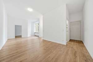 Bezugsfreie 2-Zimmer-Wohnung mit Terrasse und Garten in Berlin-Moabit – Die vollständige Adresse der Immobilie erhältst du vom Anbieter., 10553 Moabit, Berlin – Vorschaubild 2