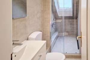 Schöne 2-Zimmer-DG-Wohnung in Bonn / Bad Godesberg mit neuem Bad, Einbauküche, Balkon und Stellplatz – Die vollständige Adresse der Immobilie erhältst du vom Anbieter., 53179 Rüngsdorf, Bonn – Vorschaubild 3