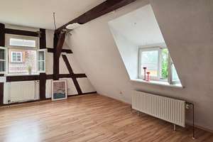 Vielfältig nutzbare Wohnung mit zusätzlicher Fläche im Dachstudio