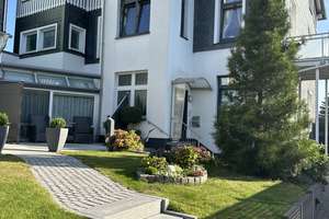Zwei Zimmer in Wuppertal:  ruhiges und gepflegtes Mehrfamilienhaus.