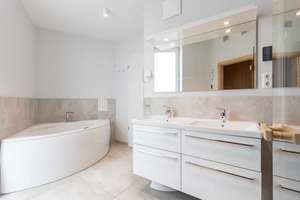 Ostseefeeling pur – Kamin, Sauna & Meerblick!
Traumhafte Ferienwohnung am Yachthafen Priwall – 23570 Travemünde, Lübeck – Vorschaubild 7