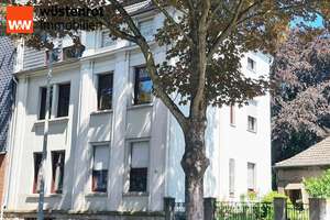 Altbauflair!! Top modernisierte Erdgeschosswohnung in einem 3-Fam.Haus mit Garage und großem Garten