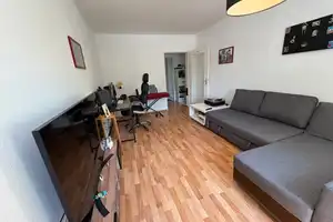 Geschmackvolle 2-Zimmer-EG-Wohnung mit Einbauküche in Schwalbach am Taunus – Spechtstr. 11, 65824 Main-Taunus-Kreis – Vorschaubild 2