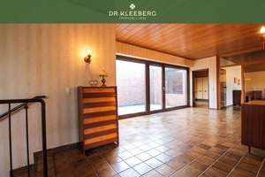 Wohnen auf einer Ebene – großzügiger Winkelbungalow in ruhiger, grüner Lage von Münster-Mecklenbeck – Die vollständige Adresse der Immobilie erhältst du vom Anbieter., 48163 Mecklenbeck, Münster – Vorschaubild 2