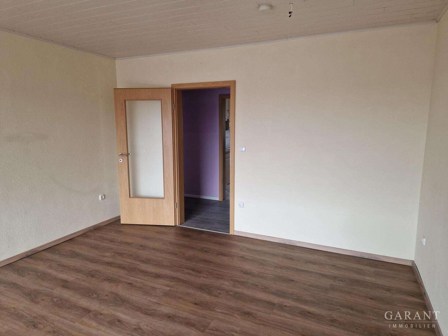 Immobilie in Walsdorf - Charmante 3 Zimmer-Wohnung mit Südwest-Balkon, komplett mit Einbauküche - Bild 3