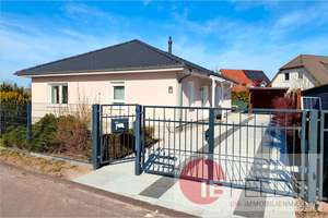 Komfortabel & altersgerecht: Modernisierter Bungalow mit Terrasse und Garage – Die vollständige Adresse der Immobilie erhältst du vom Anbieter., 14656 Brieselang – Vorschaubild 1