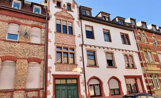 Charmante 1,5-Zimmer-Altbauwohnung mit Balkon in Mannheim-Neckarau