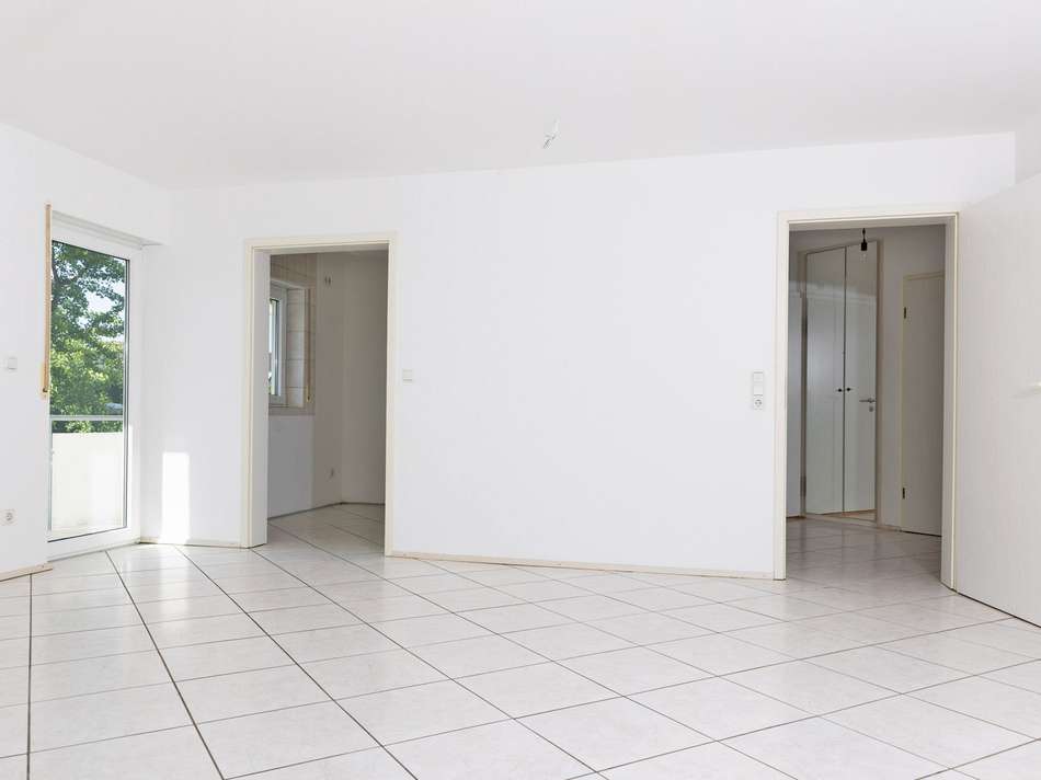 Wohnzimmer mit Blick in die Kü