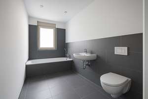 Stilvolle 4-Zimmer-Wohnung mit Terrasse & 179m² Nutzfläche in Wasserlage – Dorfstr. 3, 13597 Spandau (Ortsteil), Berlin – Vorschaubild 2
