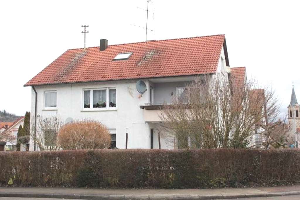 Immobilie in Schorndorf - Schönes 3 Familienhaus mit Garten, 2 Garagen und einem Stellplatz - Bild 1