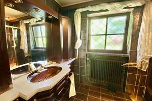 Exklusiver Bungalow mit Schwimmhalle und Wellnessbereich in bester Wohnlage in Erlangen-Sieglitzhof
 – Die vollständige Adresse der Immobilie erhältst du vom Anbieter., 91054 Sieglitzhof, Erlangen – Vorschaubild 10