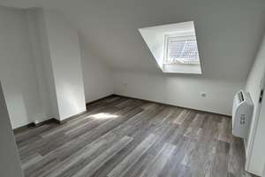 Frisch saniert & sofort einziehen – Klimatisierte 2,5-Zimmer-Dachgeschosswohnung in Krefeld! – Winkelstraße 7-9, 47798 Stadtmitte, Krefeld – Vorschaubild 4