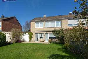 Gepflegtes Einfamilienhaus mit Garten und Garage in Köln-Pesch / sofort Bezugsfrei