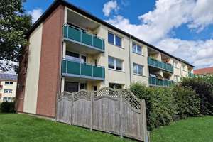 3-Zimmer-Wohnung mit Loggia, Niedrigenergiehaus, kein Aufzug, Einzug auch zum 16.02.2026 möglich – Hässleholm 8, 24340 Eckernförde – Vorschaubild 1