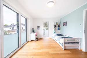 AIGNER - Neuwertige Doppelhaushälfte mit großzügigem Garten und viel Wohnkomfort – Die vollständige Adresse der Immobilie erhältst du vom Anbieter., 81739 Waldperlach, München – Vorschaubild 3