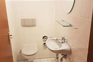 Exklusive, gepflegte 2-Zimmer-Erdgeschosswohnung mit Terrasse und EBK in Nürnberg-Röthenbach im EG – Röthenbacher Hauptstraße 31a, 90449 Röthenbach Ost, Nürnberg – Vorschaubild 10