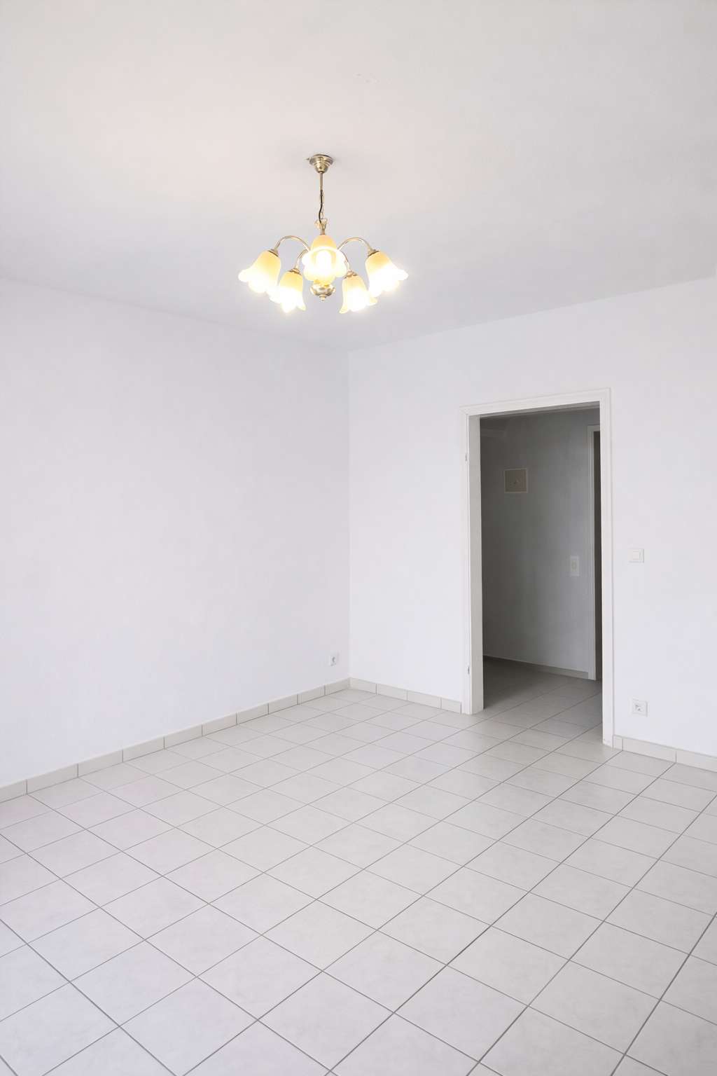 *FREI* Renovieren und Vermieten! 1Z ETW in Nied, Frankfurt am Main – Bild 2