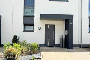 Ihr neues Zuhause am Meerbach – Modernes und familienfreundliches Reihenmittelhaus – Am Meerbach 12, 31582 Nienburg (Weser) (Kreis) – Vorschaubild 1