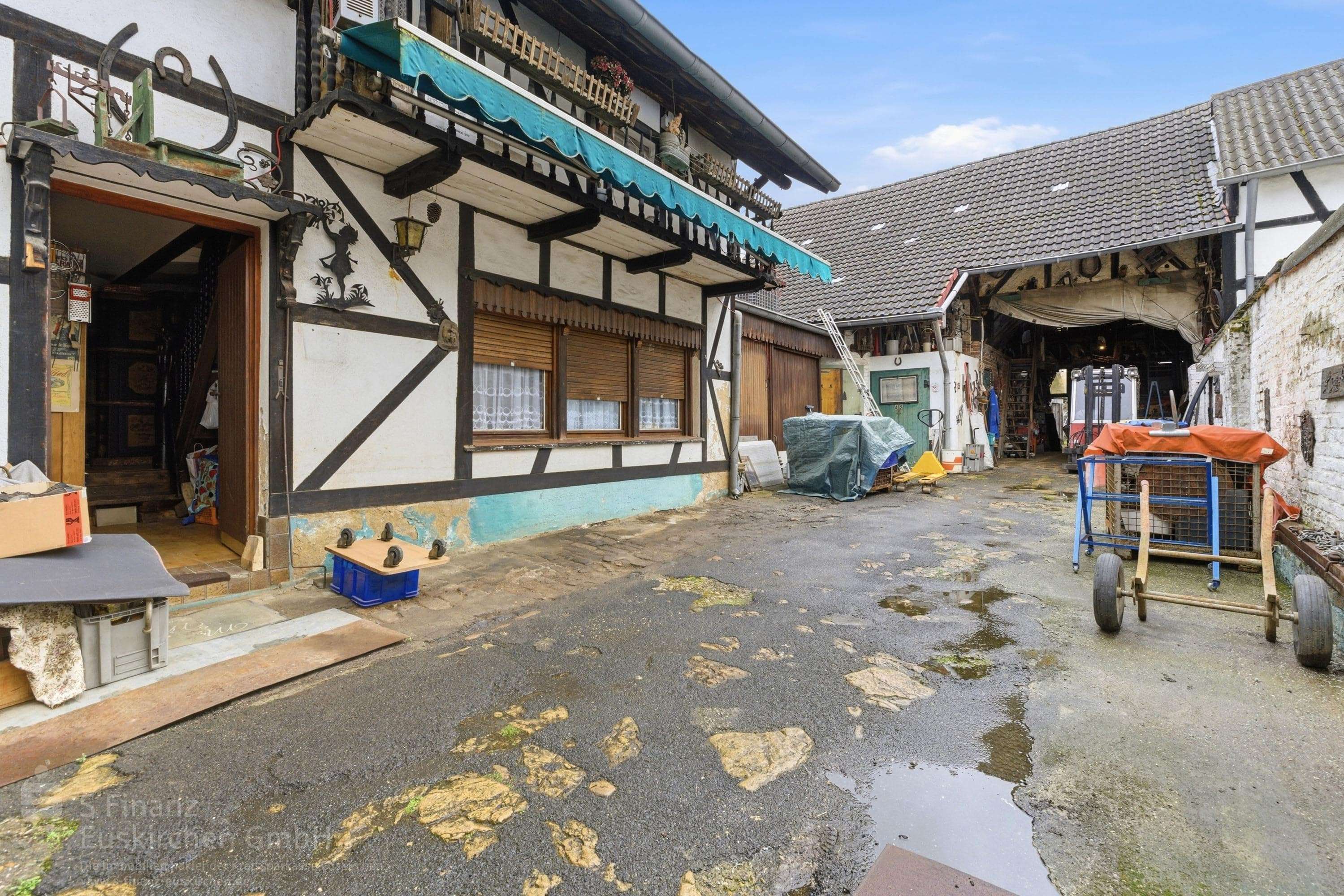 Weilerswist-Lommersum: Vierkanthof mit Scheune und Entwicklungspotenzial auf 815 m² Grundstück! 36, Euskirchen Kreis – Bild 3