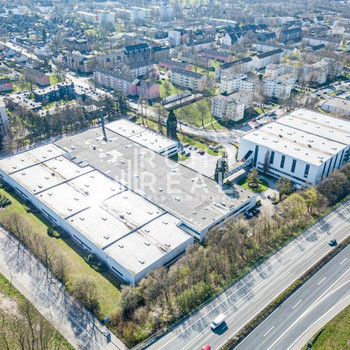 Logistikhalle direkt an der Autobahn | hohe Deckenhöhe | 7 Tore