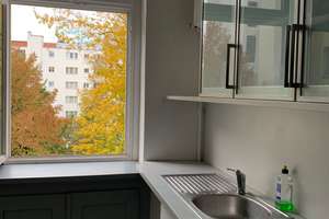 Stilvolle, geräumige und gepflegte 2-Zimmer-Wohnung mit Balkon und EBK in Charlottenburg, Berlin – Neue Kantstraße 11, 14057 Charlottenburg, Berlin – Vorschaubild 9