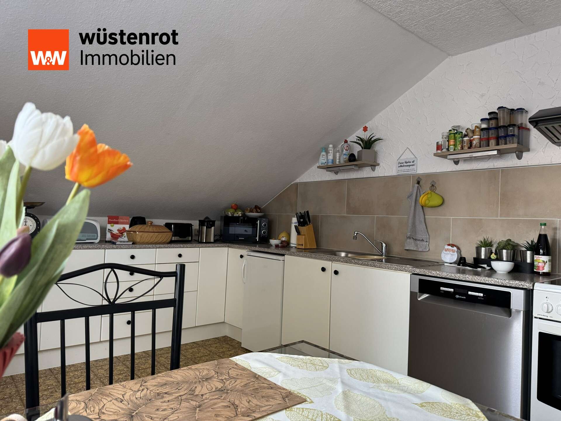 Immobilie in Rottweil - Retro-Flair mit Perspektive – Massiv gebautes Einfamilienhaus mit Einliegerwohnung - Bild 4