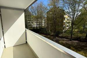 Helle 3-Zimmer-Wohnung mit Balkon & Garage in Erlangen (möbliert, sofort frei) – Geschwister-Scholl-Str. 6, 91058 Schönfeld, Erlangen – Vorschaubild 3