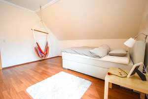 RESERVIERT ***Familienidyll in Ostrhauderfehn*
Traumhaus mit privatem Elternbereich * Wohlfühlen fü – Die vollständige Adresse der Immobilie erhältst du vom Anbieter., 26842 Ostrhauderfehn – Vorschaubild 64