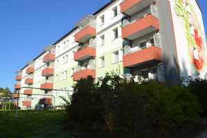 Hereinspaziert! 3 Zimmer, Balkon und Bad mit Dusche – Albert-Schweitzer-Straße 2, 9116 Chemnitz – Vorschaubild 2