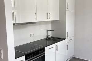 FRIEDRICHSHAIN | renovierte 1-Zimmer Wohnung mit Einbauküche, Fischgrätparkett, Stuck | ALTBAU – Die vollständige Adresse der Immobilie erhältst du vom Anbieter., 10249 Friedrichshain, Berlin – Vorschaubild 1