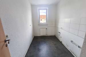 Drei Zimmer*Balkon*Modernes Badezimmer und Einbauküche – Albert-Keller-Straße 6, 6217 Merseburg – Vorschaubild 2
