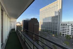 Möblierte  Wohnung  im 8. OG  - Balkon & Blick aufs Berliner Schloss – Die vollständige Adresse der Immobilie erhältst du vom Anbieter., 10117 Mitte (Ortsteil), Berlin – Vorschaubild 2