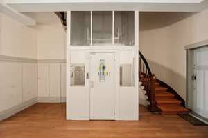 Charmanter Altbau mit Charakter: 3-Zimmer-Wohnung mit Fischgrätenparkett im 1. OG nahe Ku'damm. – Die vollständige Adresse der Immobilie erhältst du vom Anbieter., 10707 Wilmersdorf, Berlin – Vorschaubild 36