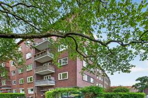Traumlage Südstadt, im 1. OG: Stilvolle 4-Zimmer-Wohnung, mit 2 Balkonen und Blick ins Grüne! – 30173 Südstadt, Hannover – Vorschaubild 2