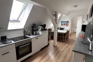 3er-WG gesucht! Zentrumsnahe 4-Zimmer-Wohnung mit Dachterrasse