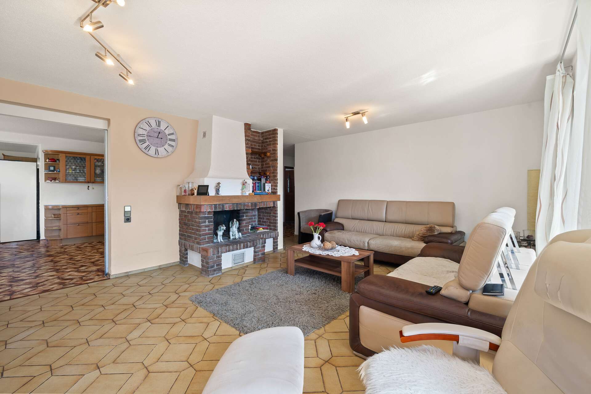 Immobilie in Hohentengen am Hochrhein - Platzwunder mit 2 Wohneinheiten - ca. 324 m² Wohnfläche, XXL-Dachterrasse - modernisiert inkl. PV - Bild 7