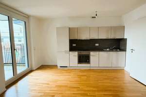 Lichterfüllte Etagenwohnung mit Balkon, moderner Markenküche & Tiefgaragenstellplatz – Mailänder Platz 21, 70173 Europaviertel, Stuttgart – Vorschaubild 1