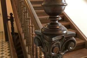 Offene Wohnküche & Balkon im sanierten Eckhaus. Stilvolle 2 Zimmer Wohnung mit Aufzug und A+ Energie