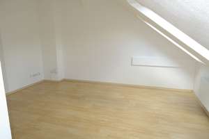 Moderne DG-Whg : 3 Zimmer + Balkon + Schickes Wannenbad – Wartburgstr. 14, 9126 Bernsdorf, Chemnitz – Vorschaubild 6