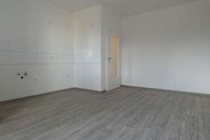 *** Attraktive Singlewohnung mit Duschbad + Loggia in grüner Lage! *** – Neuweselstr. 70, 45355 Borbeck-Mitte, Essen – Vorschaubild 4