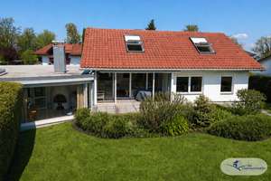 Einfamilienhaus mit Wohlfühlfaktor – Studio, Sauna und sonniges Grundstück in Bestlage – Die vollständige Adresse der Immobilie erhältst du vom Anbieter., 83233 Bernau am Chiemsee – Vorschaubild 1