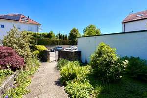 Zum Glück für die Familie – Ihr neues Zuhause  großes 2-Familienhaus mit Doppelgarage  Im Geiger – Die vollständige Adresse der Immobilie erhältst du vom Anbieter., 70374 Im Geiger, Stuttgart – Vorschaubild 4