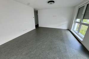 Großzügige 4,5-Zimmer-Wohnung in Sulzfeld mit Küche, Garten, Terrasse und Keller – Kleiststr. 4, 75056 Sulzfeld – Vorschaubild 1