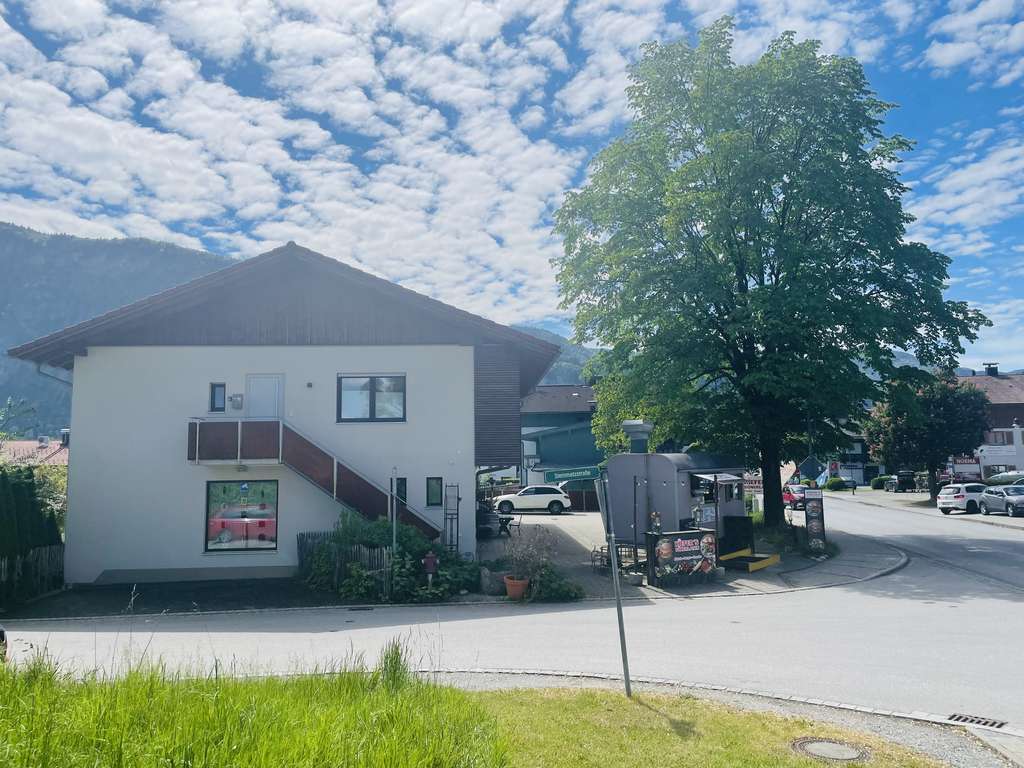 Immobilie in Kiefersfelden - Geschäftshaus mit Wohnungen & Ferienwohnungen! - Bild 2