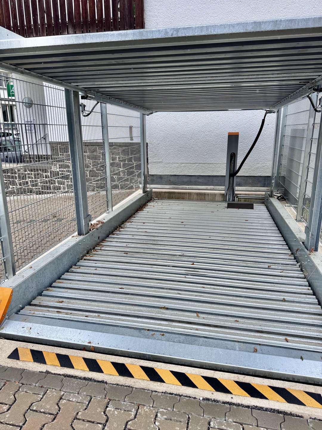 PKW-Stellplatz im Doppelparker (&uuml;berdacht) - MAYEN-ZENTRUM, B&auml;ckerstra&szlig;e