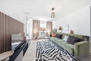STADTJUWEL: Schicke vollmöbilierte 2-Zimmerwohnung in der Karlsruhe Südstadt mit Balkon – Die vollständige Adresse der Immobilie erhältst du vom Anbieter., 76137 Südstadt, Karlsruhe – Vorschaubild 2