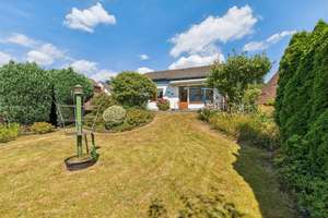 Einfamilienhaus mit Garage auf großzügigem Gartengrundstück in Burg-Grambke zur Modernisierung – Die vollständige Adresse der Immobilie erhältst du vom Anbieter., 28719 Burg-Grambke, Bremen – Vorschaubild 4