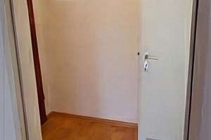 1-Zi.-Wohnung mit Balkon, unvermietet, unrenoviert, nahe Schloss Karlsruhe – Kronenstraße 5, 76133 Innenstadt-Ost, Karlsruhe – Vorschaubild 4