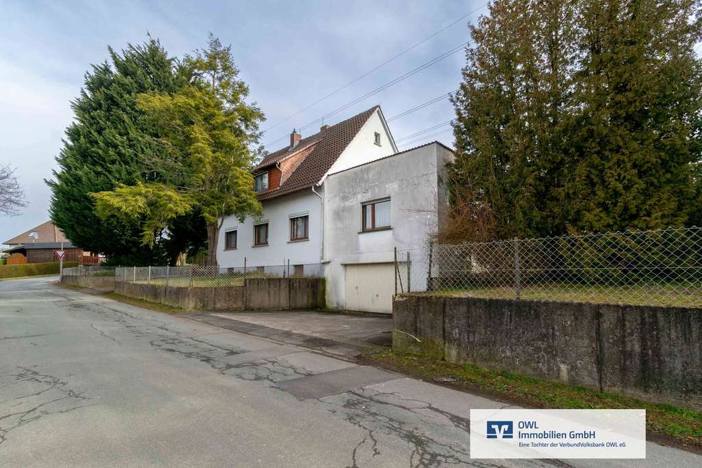 Immobilie in Porta Westfalica - Viel Raum und für Ihre Ideen: Einfamilienhaus mit Nebengebäuden und großem Grundstück - Bild 0